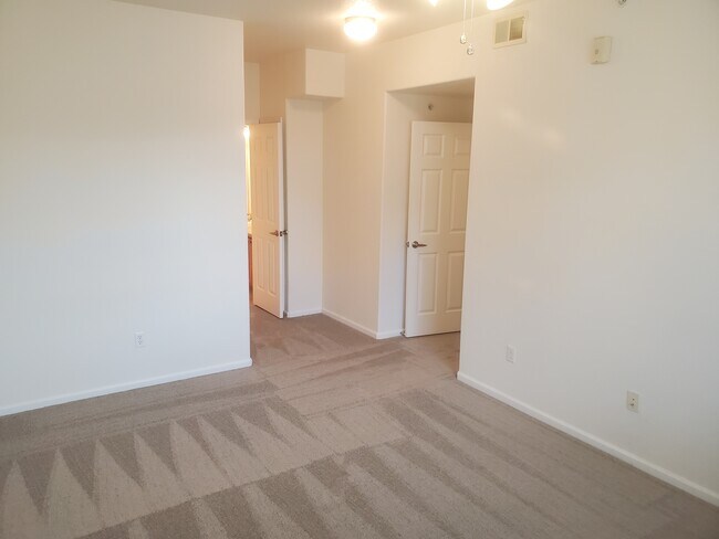 Building Photo - 15700 E Jamison Dr