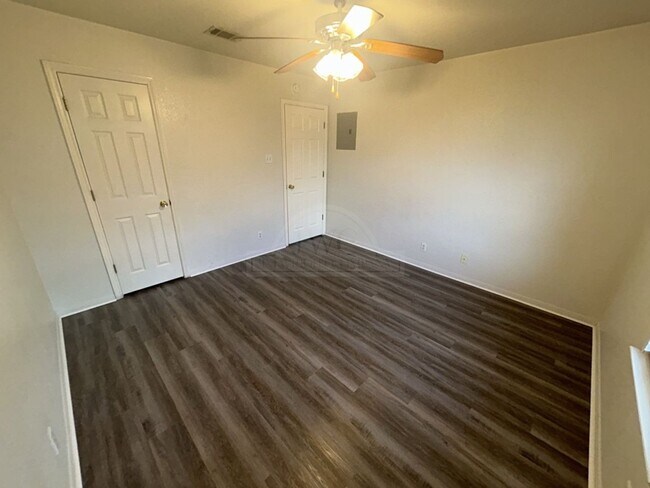 Building Photo - ***2-Weeks Free Rent***1011 Industrial Ave, Copperas Cove