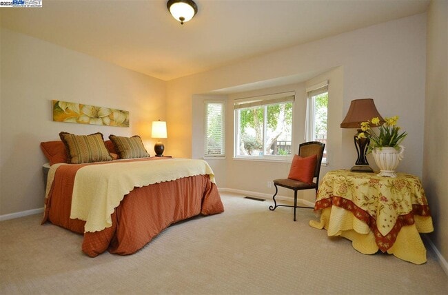 Building Photo - 2051 Pebble Dr