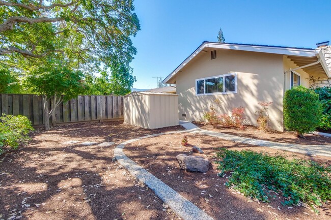 Building Photo - Rare Rental Opportunity: Mid Century Moder...