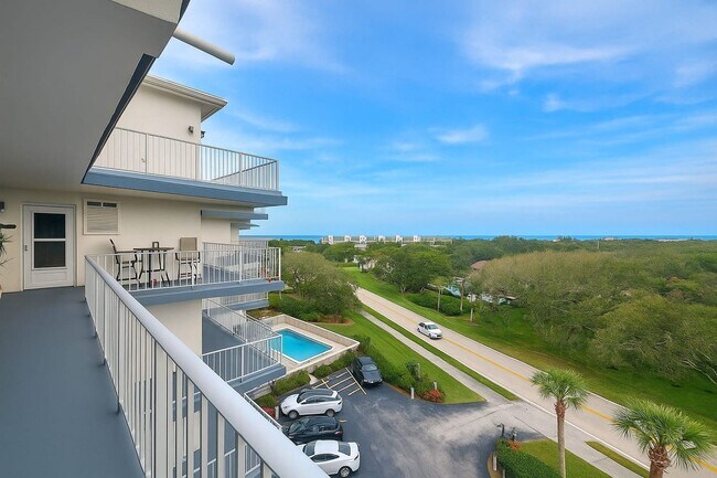 Building Photo - BREATHTAKING VIEW ALERT!!!