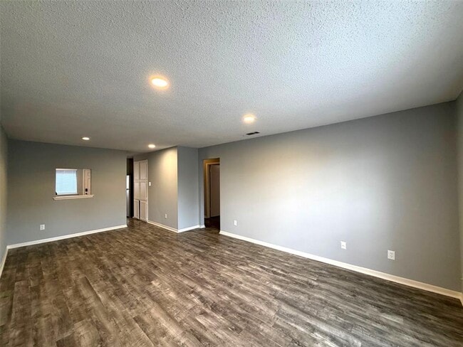 Building Photo - 317 W William Cannon Dr