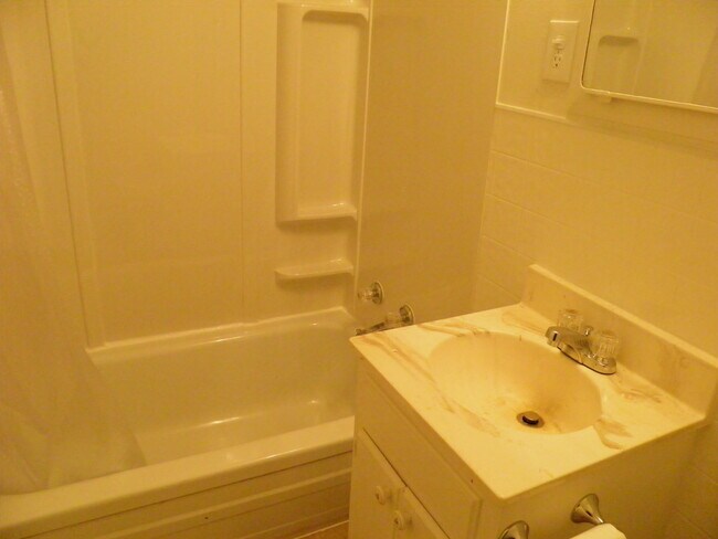Bath - 1304 W Kiowa St
