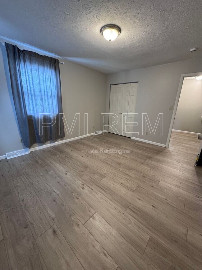 Building Photo - 782 Akron Blvd