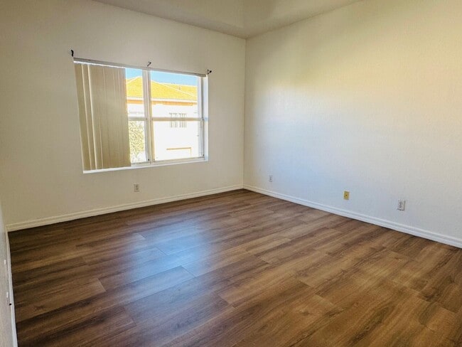 Building Photo - 821 Talia Cir