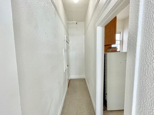 Building Photo - Charming Studio Apartment in the heart of ...