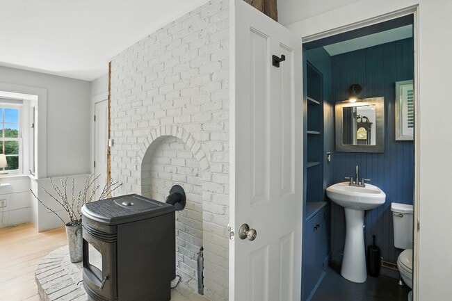 Building Photo - 199 Upland Farm Rd