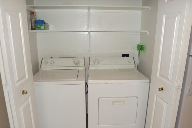 Building Photo - 13826 N Cambria Dr