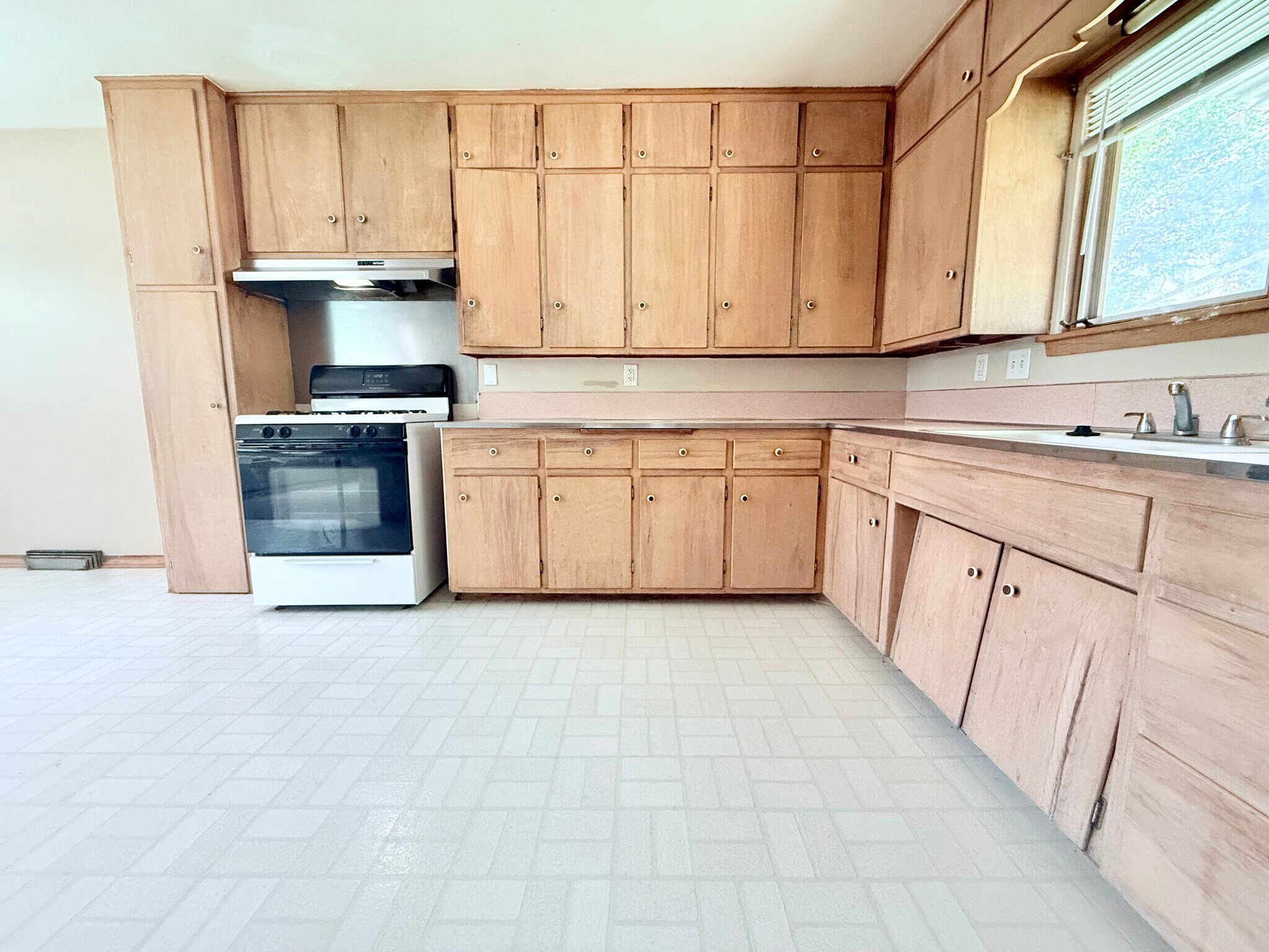 Kitchen - 2506 Iowa St