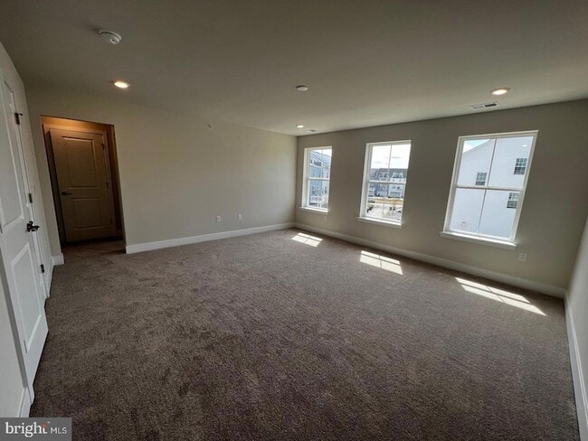 Building Photo - 327 Foundry St