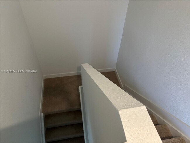 Building Photo - 146 SW 170th Ave