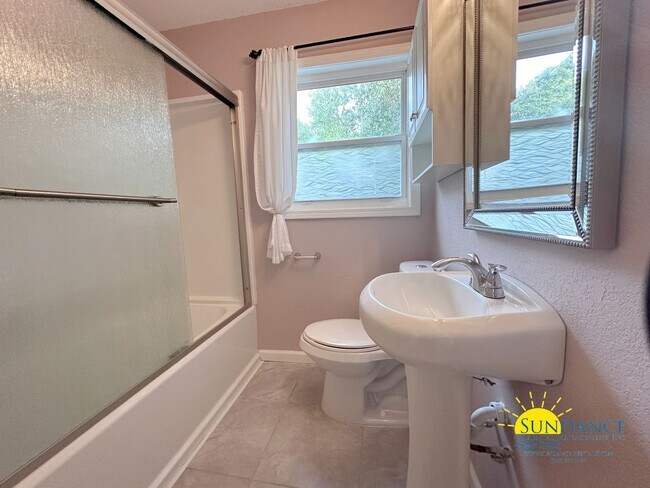 Building Photo - Beautiful 3 Bedroom Home in Fort Walton Beach!