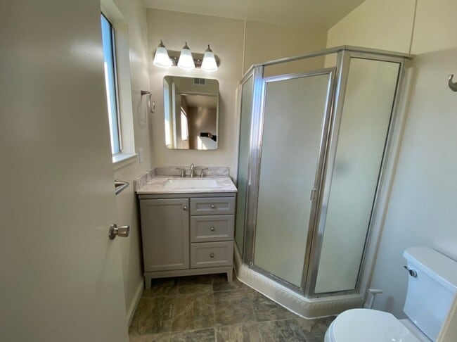 Building Photo - 3 bedroom single story located in an estab...