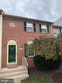 Building Photo - 8625 Point of Woods Dr