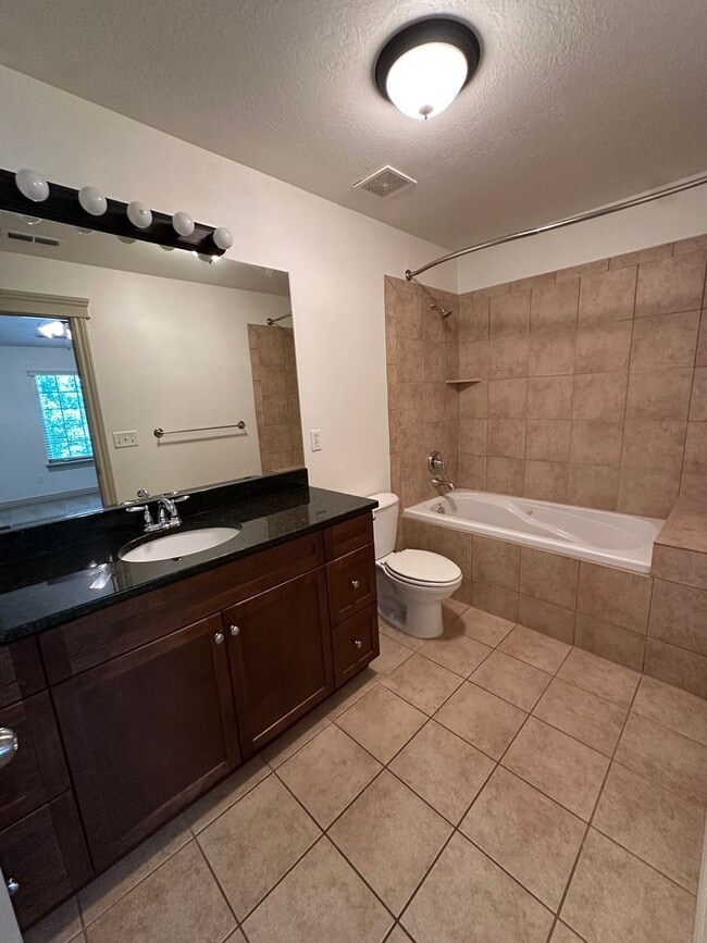 Building Photo - GET $1000 OFF THE FIRST MONTHS RENT!!!