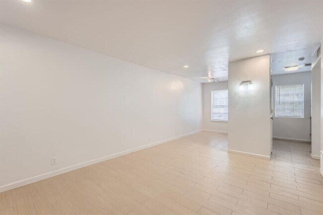 Building Photo - 300 Crockett St