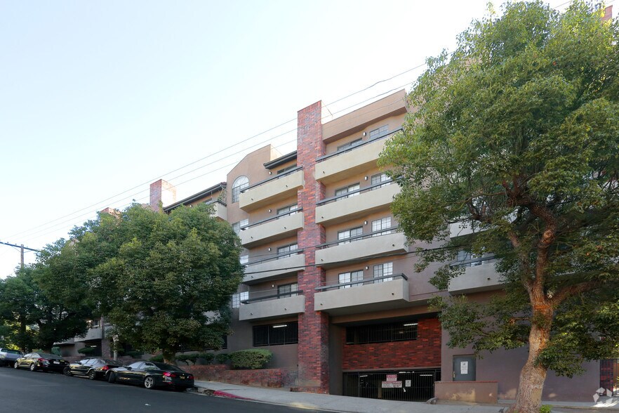 Building Photo - Savoy West Apartments