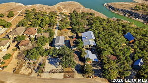 Building Photo - 2681 Lakeview Dr