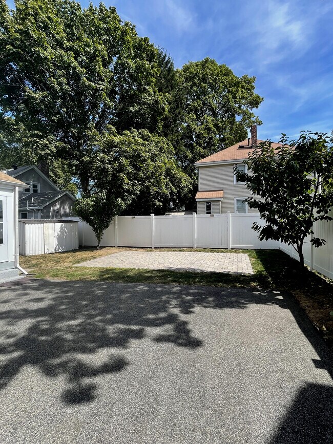 Building Photo - 15 Charles Street Ave