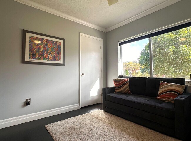 Building Photo - 525 NE 27th St