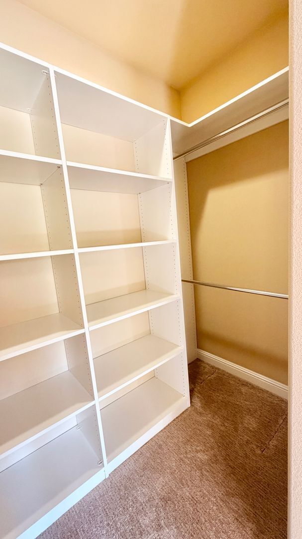 Building Photo - Desirable Mountain View 4 Bed + 3.5 Bath + Office Home. Close to Downtown Mountain View. Great Lo...