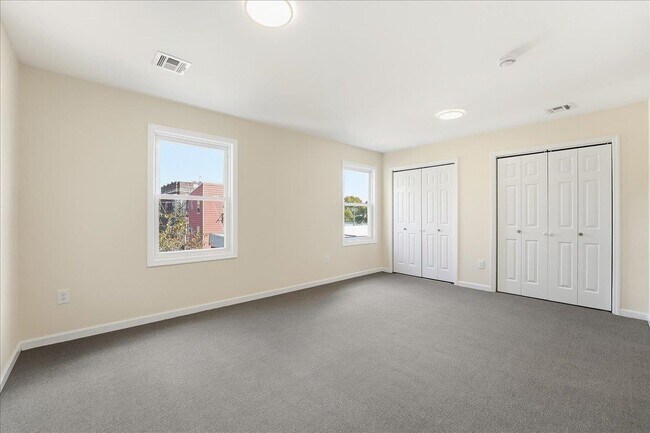 Building Photo - 624 Bramhall Ave