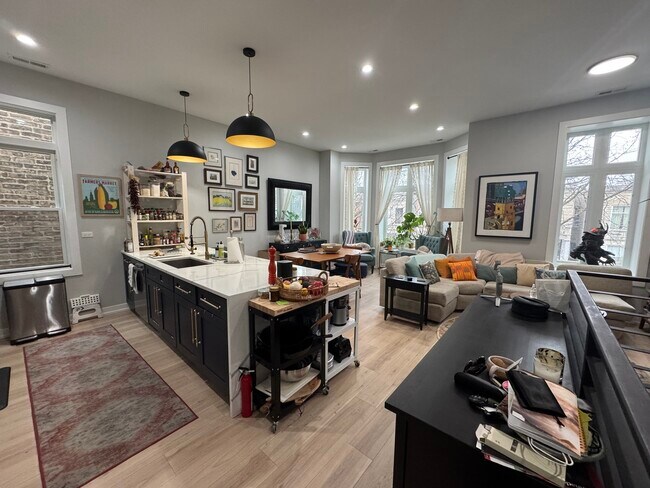 Building Photo - 2451 N Albany Ave