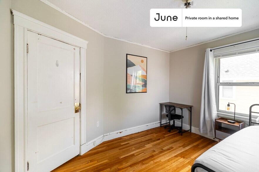 Building Photo - Room in Shared 4 bed/1 bath home