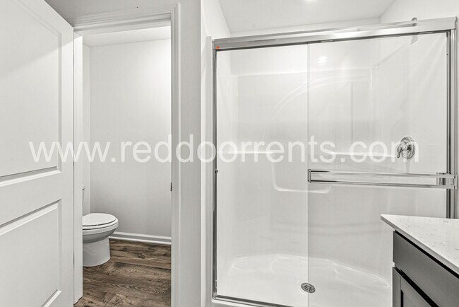 Building Photo - ? Move In Now and Get 6 Months of the Resi...