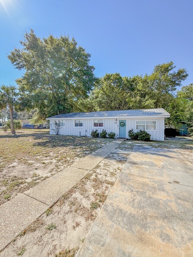 Building Photo - 76 Carson Dr NE