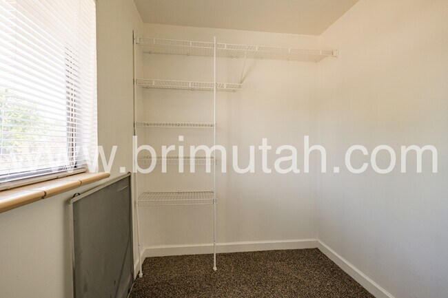 Building Photo - 1561 E 4945 S
