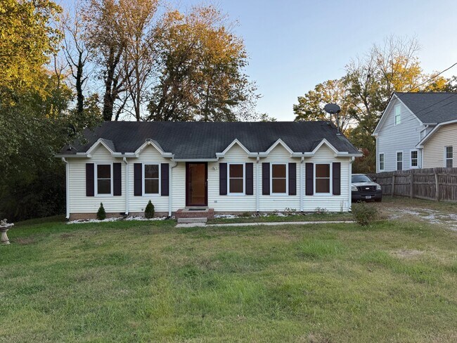 Building Photo - 810 Summer Hill Ln