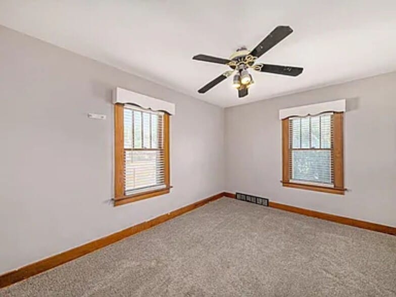 Building Photo - 441 Forest St