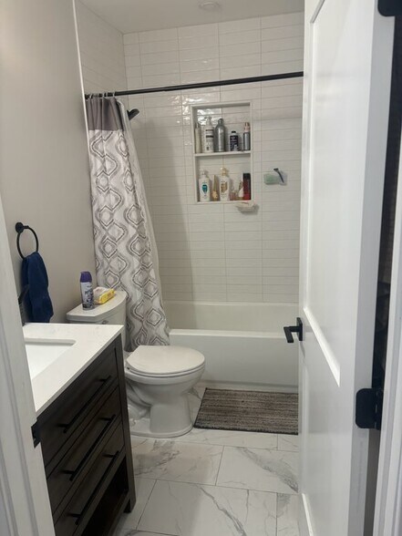 Building Photo - 42 Outwater Ln