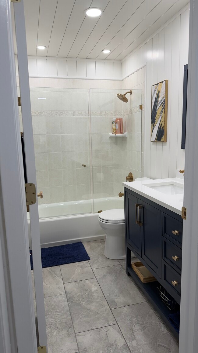 Building Photo - 651 Seaview Ct