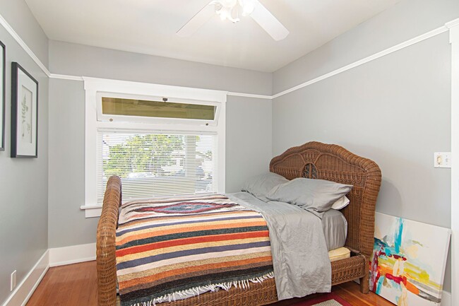 Building Photo - Cozy and charming 2 bed 1 bath in Universi...