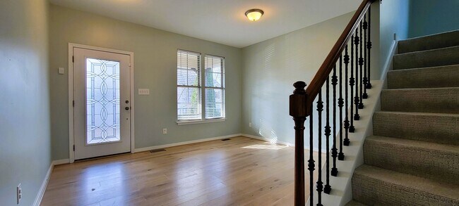 Building Photo - Large 4 bedroom 3 1/2 bath home that backs up to the 15th green in Magnolia Green.