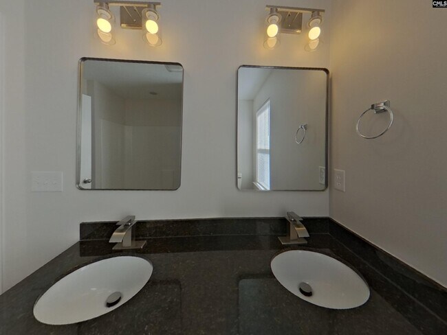 Building Photo - 129 Hillock Ct