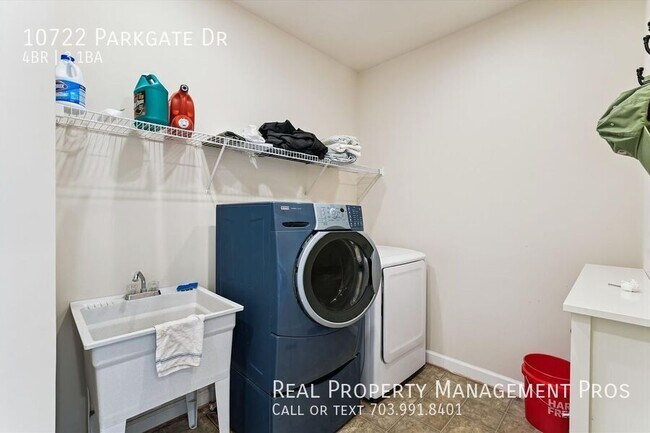 Building Photo - 10722 Parkgate Dr