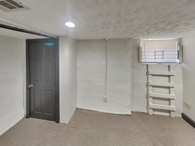 Building Photo - 286-288 E 16th Ave-288