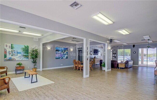 Building Photo - 14931 Park Lake Dr