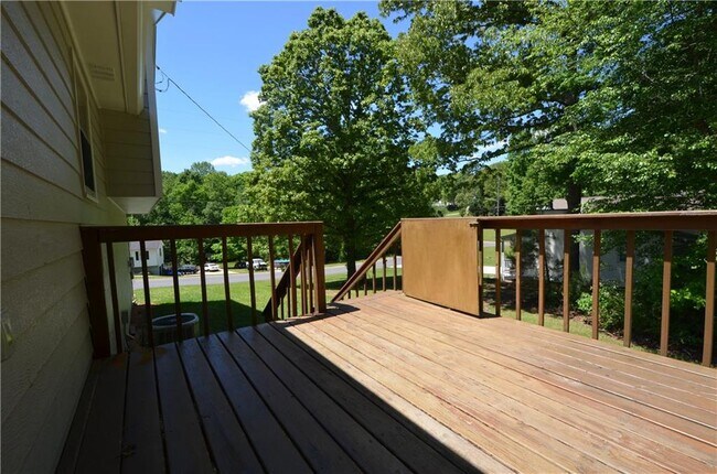 Building Photo - 19 Gwen Ct