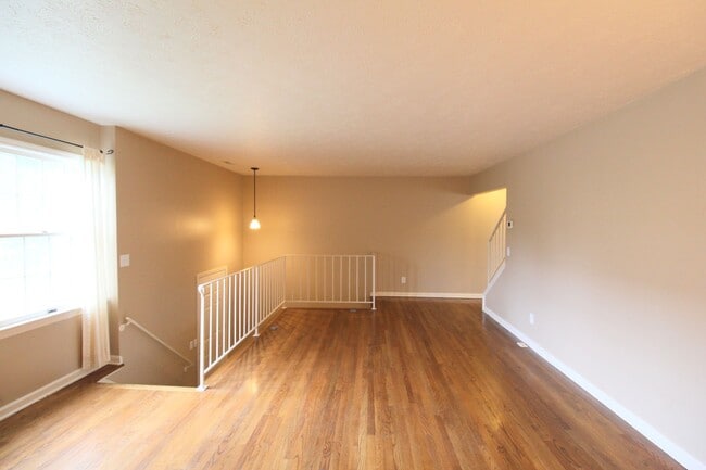 Building Photo - 907 Meadowlark Dr