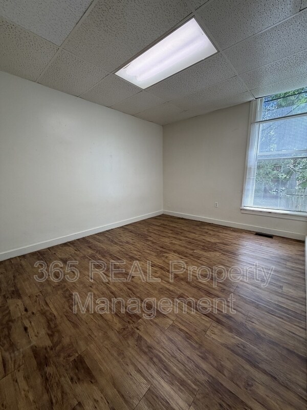 Building Photo - 1227 12th Ave