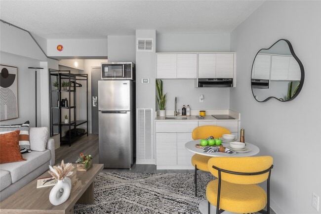 Building Photo - 16 W 10th St