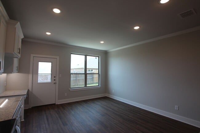 Building Photo - Luxury 3 Bedroom 2 Bath Townhomes in Bullard ISD!