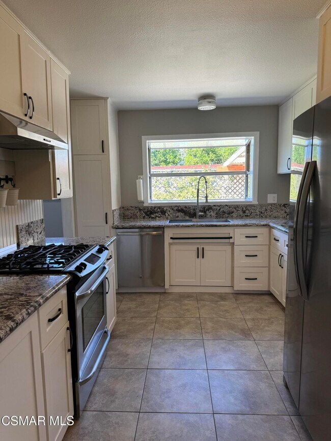 Building Photo - 3429 Henry Dr