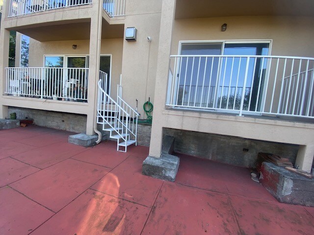 Building Photo - 553 Merritt Ave