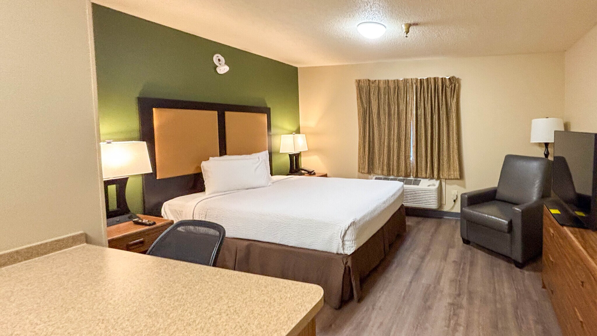 Building Photo - 530 Woods Lake Rd