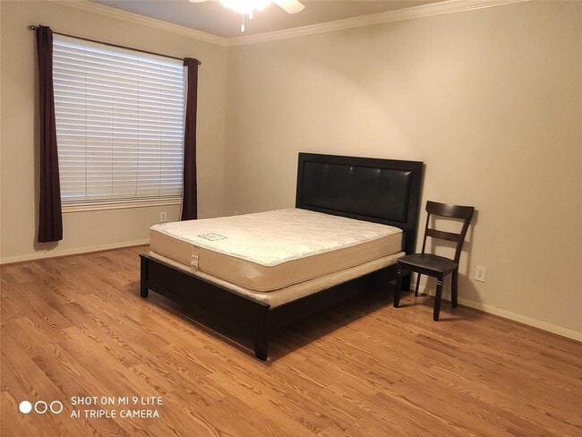 Building Photo - 2255 Braeswood Park Dr